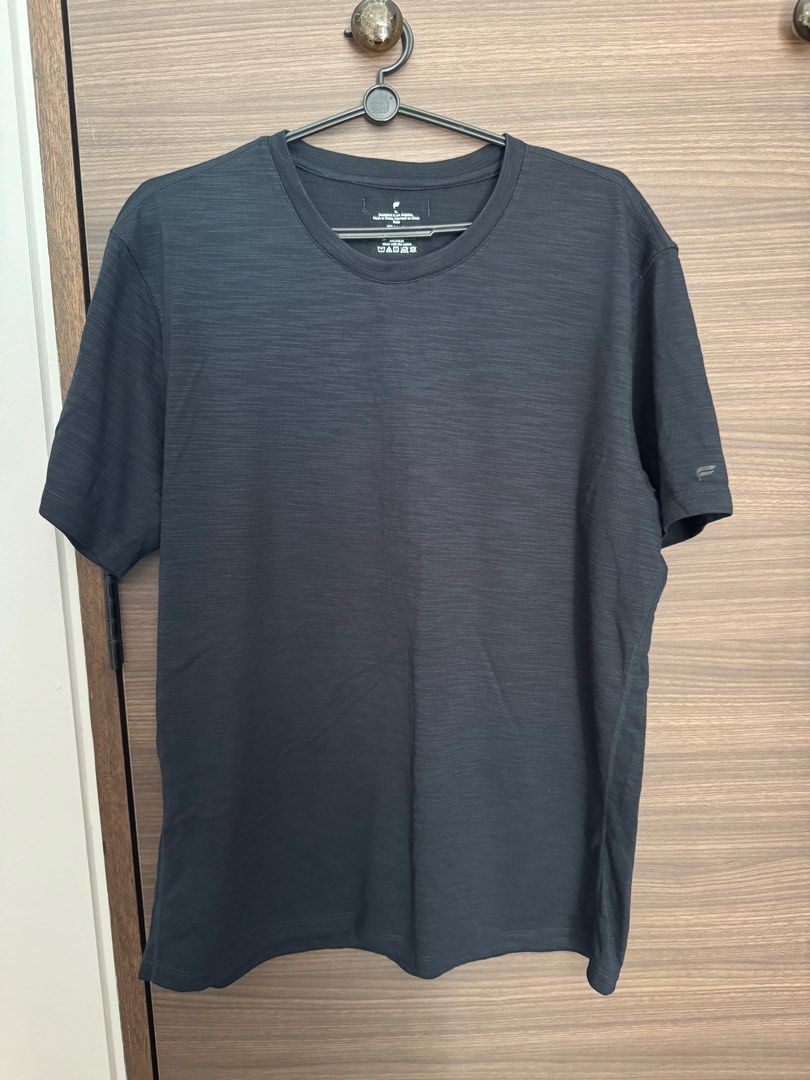 Fabletics Men's Front Row Tee - Black (Category: Activewear) located in Singapore. Submitted by jeepfries (Listing ID 1397647708, Image 1). Description: - Fabletics training tee, Kevin Hart’s sportswear line - Perfect for workouts or casual wear - Comfortable - Features a crew neck and short sleeves - Subtle textured pattern The photos at the end with the model wearing the top in red colour is the exact same top, just in a different colour Brand 