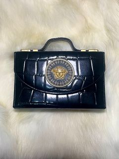 (Category: ) located in . Submitted by makexup (Listing ID 1397717092, Image 1). Description: .
