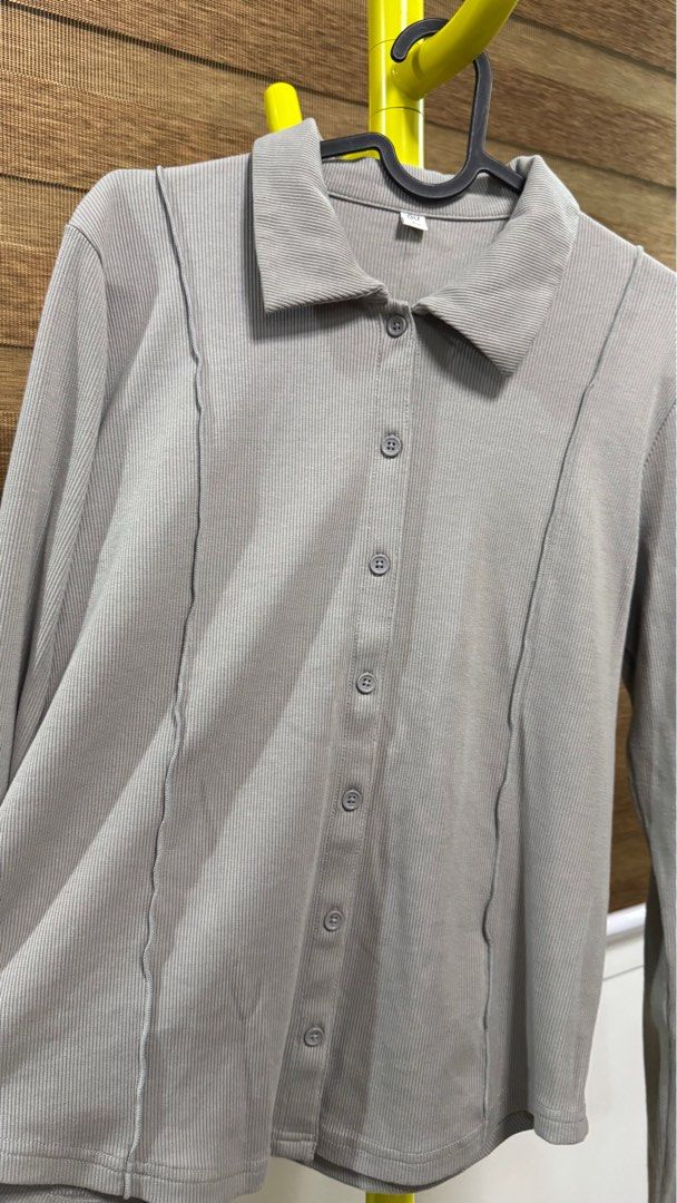 GU Gray Longsleeves (Category: Longsleeves) located in Manila. Submitted by lbdeclutters (Listing ID 1397682797, Image 3). Description: .