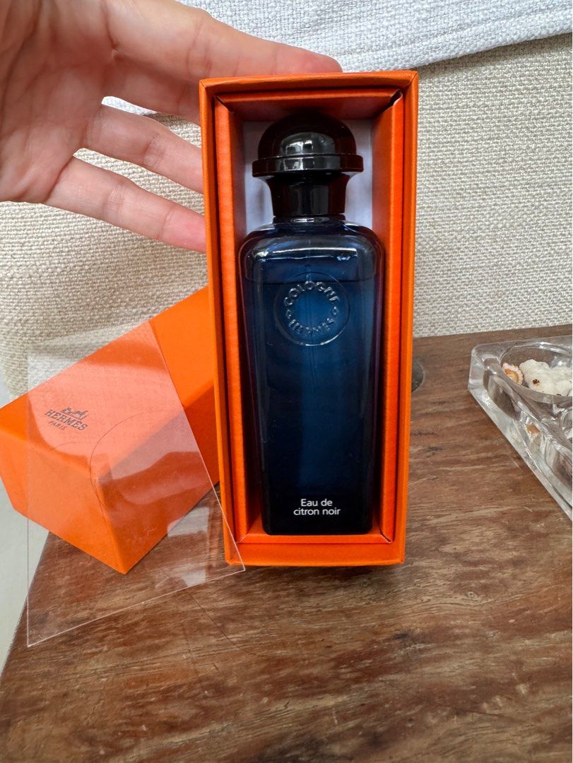 Hermès Eau de Citron Noir Eau de Cologne 100ml (Category: Fragrance & Deodorants) located in Las Pinas. Submitted by cath_mill (Listing ID 1397605075, Image 1). Description: Authentic - Hermès Eau de Citron Noir Eau de Cologne - 100ml size - Dark blue bottle with black cap - Orange box with Hermès logo - Made in France - Unique and persistent freshness 6k ( retail P9k) RFS: not using Delivery from Las Pinas .