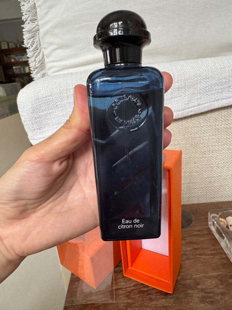 Hermès Eau de Citron Noir Eau de Cologne 100ml (Category: Fragrance & Deodorants) located in Las Pinas. Submitted by cath_mill (Listing ID 1397605075, Image 2). Description: Authentic - Hermès Eau de Citron Noir Eau de Cologne - 100ml size - Dark blue bottle with black cap - Orange box with Hermès logo - Made in France - Unique and persistent freshness 6k ( retail P9k) RFS: not using Delivery from Las Pinas .