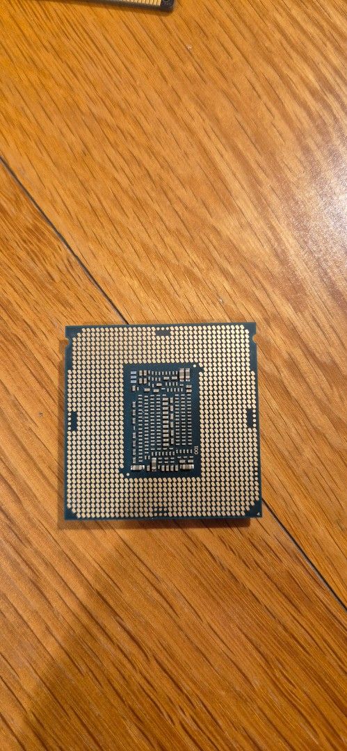 Intel Core i5-8600K CPU (Category: Desktops) located in Taguig. Submitted by ipsagar (Listing ID 1397753047, Image 2). Description: - Intel Core i5-8600K CPU - 3.6Ghz - for desktop PCs - good working condition - un-delidded price negotiable.