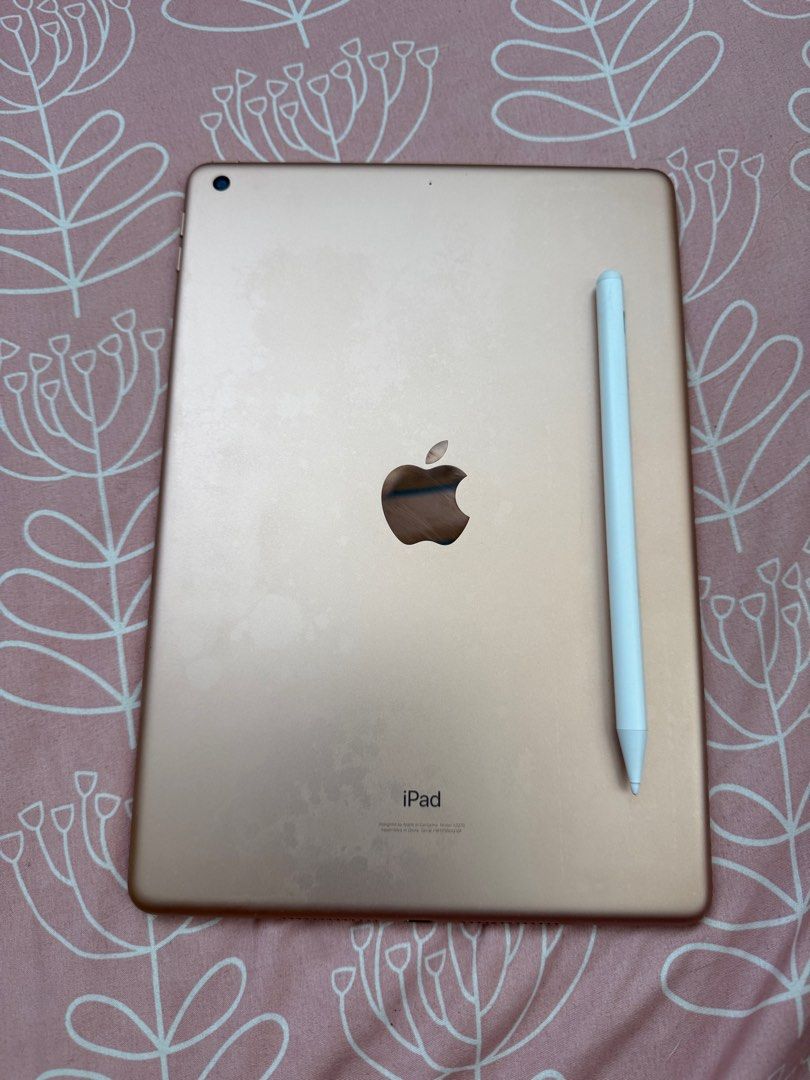 Ipad 8th Gen 32Gb (Category: iPad) located in Caloocan City. Submitted by blayt (Listing ID 1397625666, Image 2). Description: - unit only , with goodjodoq pen - with minor flaws - with charger (cord only) rfs: will upgrade.