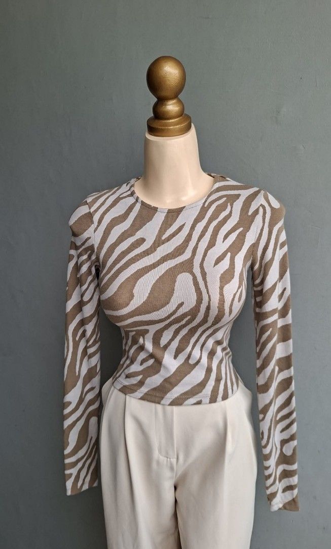 Longsleeves animal print (Category: Longsleeves) located in Cavite. Submitted by lovedbymjca (Listing ID 1397666180, Image 1). Description: .