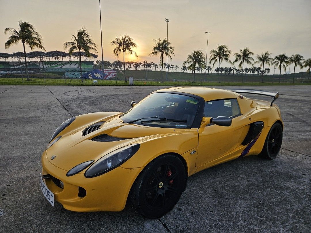 Lotus Elise 111R Manual (Category: Used Cars) located in Singapore. Submitted by yellowelly (Listing ID 1397681098, Image 3). Description: Super Rare 2 owner count Elise 111R. The Lotus Elise is well known to be the sweet spot between fun and cost - the true lightweight driver's car. The Elise R, or the "111R" is the bullseye in that sweet spot - more power than the Elise S but without the heat issues that come with the forced induction versions.