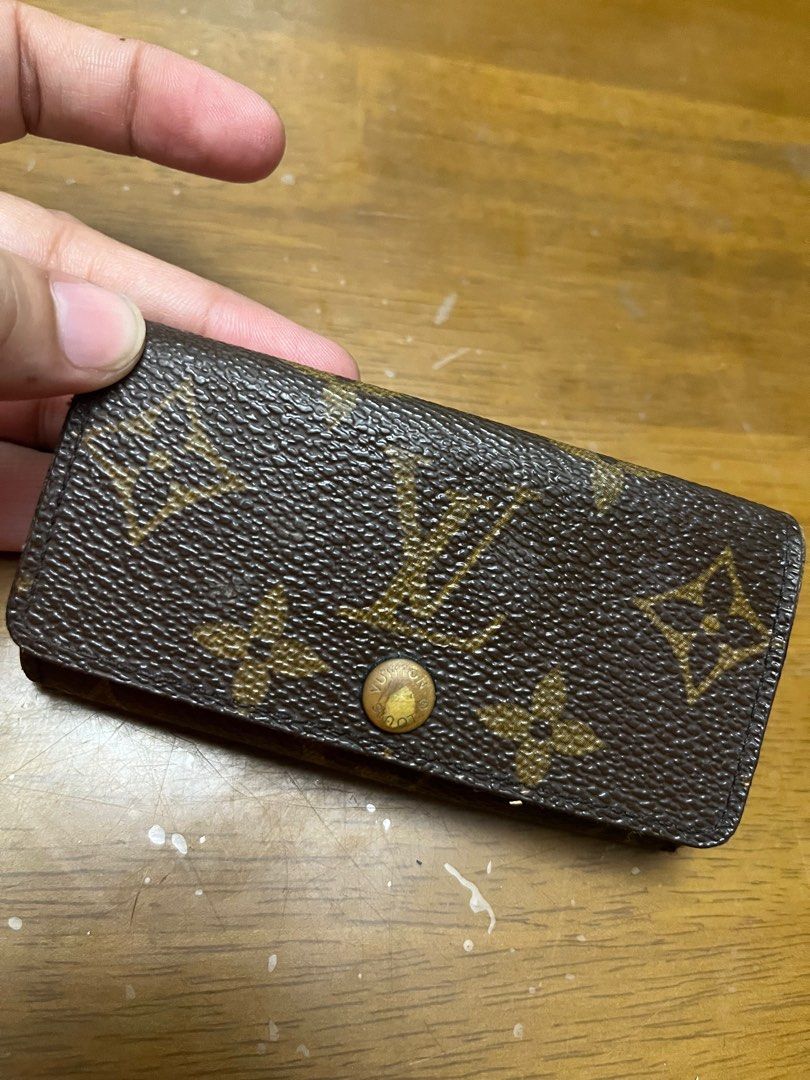 Louis Vuitton Key Holder (Category: Luxury Bags & Wallets) located in Pilar. Submitted by faveanyshop (Listing ID 1397765617, Image 3). Description: - Authentic Louis Vuitton key holder - Iconic monogram canvas - Includes key rings and snap closure - Made in France - Button closure - Brown color.