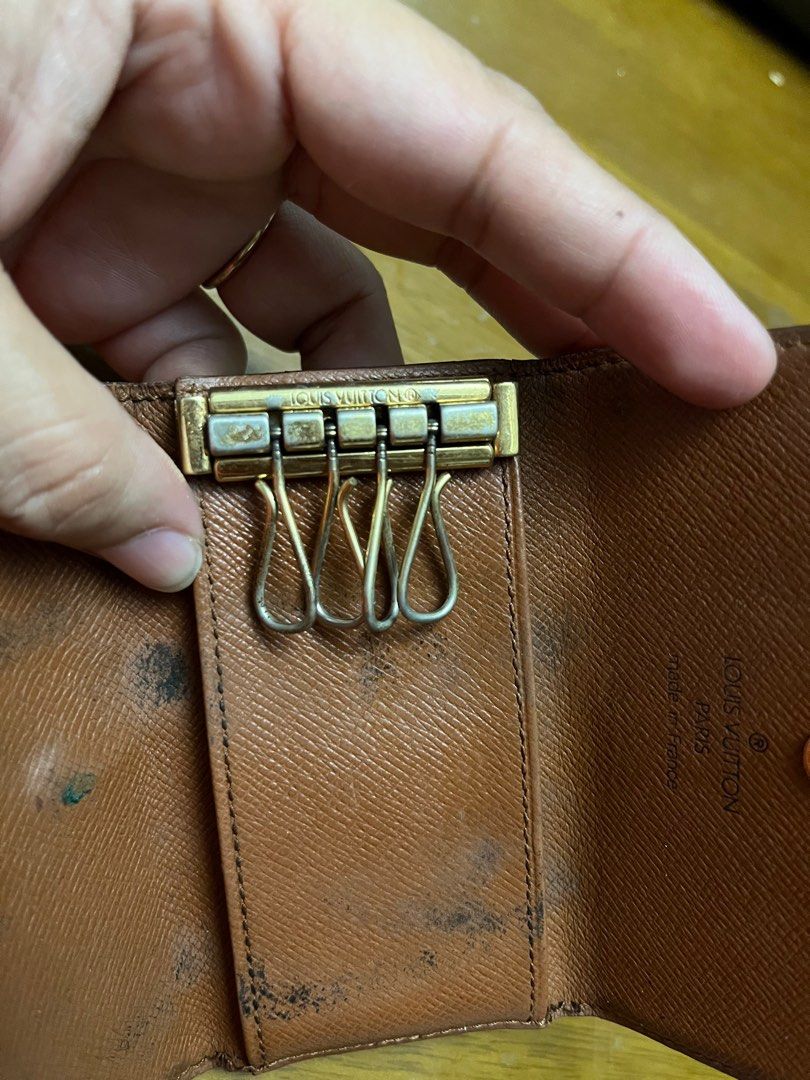 Louis Vuitton Key Holder (Category: Luxury Bags & Wallets) located in Pilar. Submitted by faveanyshop (Listing ID 1397765617, Image 2). Description: - Authentic Louis Vuitton key holder - Iconic monogram canvas - Includes key rings and snap closure - Made in France - Button closure - Brown color.
