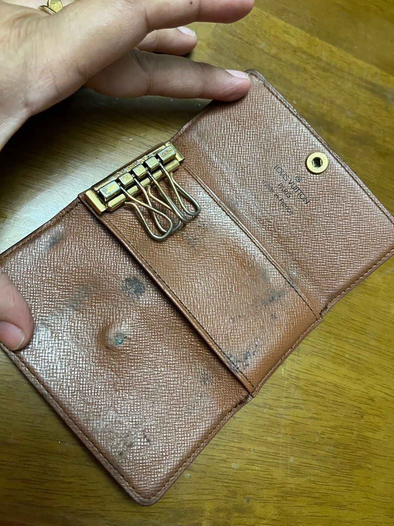 Louis Vuitton Key Holder (Category: Luxury Bags & Wallets) located in Pilar. Submitted by faveanyshop (Listing ID 1397765617, Image 1). Description: - Authentic Louis Vuitton key holder - Iconic monogram canvas - Includes key rings and snap closure - Made in France - Button closure - Brown color.