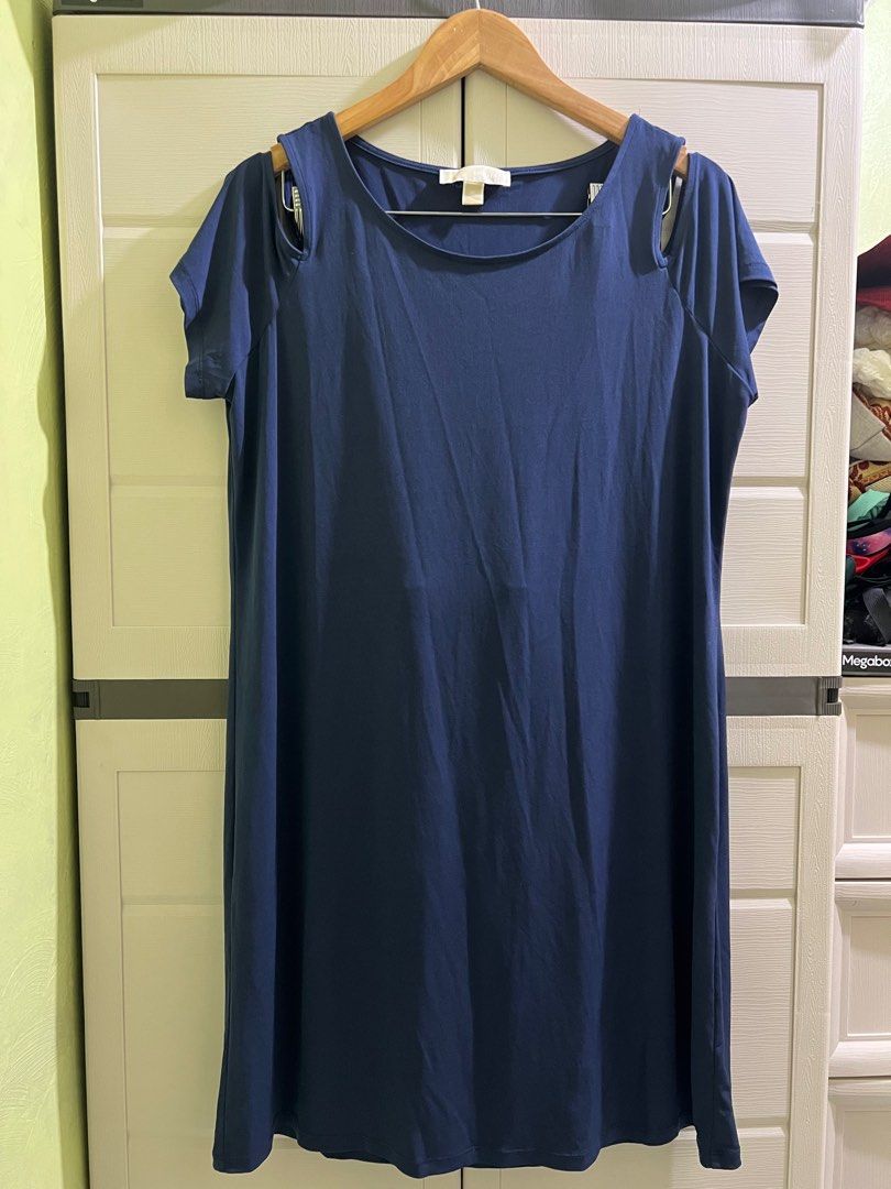 Michael Kors Navy Blue dress (Category: Dresses) located in Muntinlupa City. Submitted by eyaaaaaaaah (Listing ID 1397705960, Image 1). Description: Issue last picture (Natastas lang yung tahi) The rest like new Stretchy.