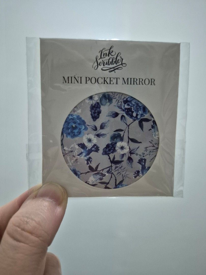 Mini Pocket Mirror (Category: Mirrors) located in Valenzuela. Submitted by pappx (Listing ID 1397739161, Image 1). Description: .