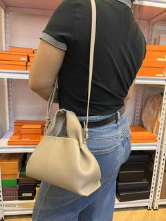 (Category: ) located in . Submitted by arlynazanion16 (Listing ID 1397772127, Image 1). Description: .