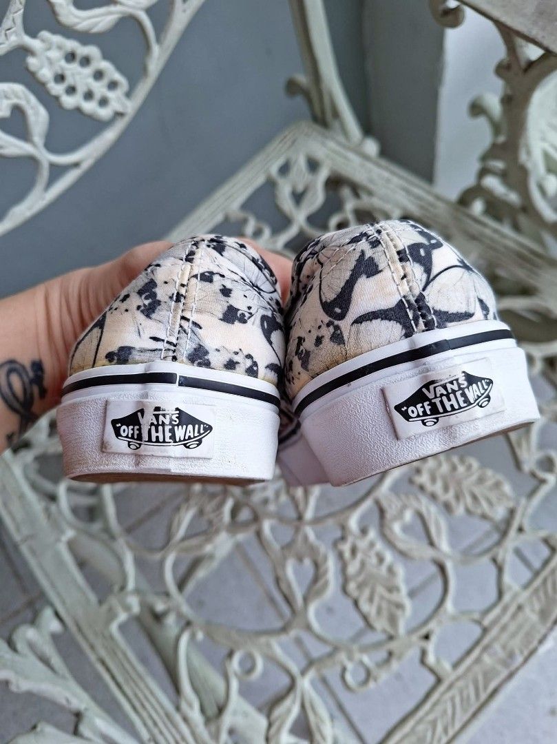 preloved Vans (Category: Sneakers) located in Cavite. Submitted by lovedbymjca (Listing ID 1397665604, Image 3). Description: good condition pa, need lang alisin yung yellow stain - malinis na din.