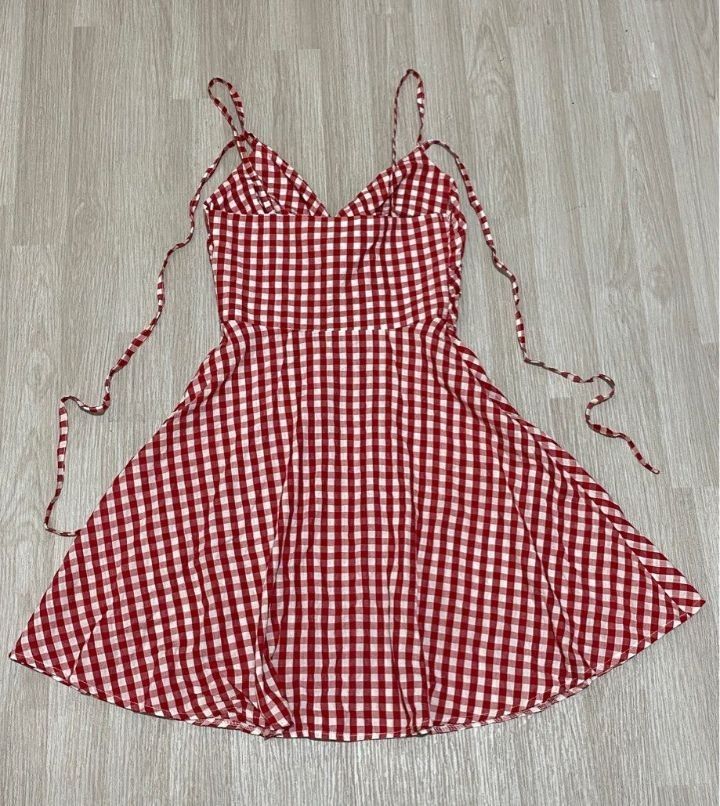 Red Gingham Dress (Category: Dresses) located in Cavite. Submitted by pompompurines (Listing ID 1397721203, Image 2). Description: Like new Can fit s-m.