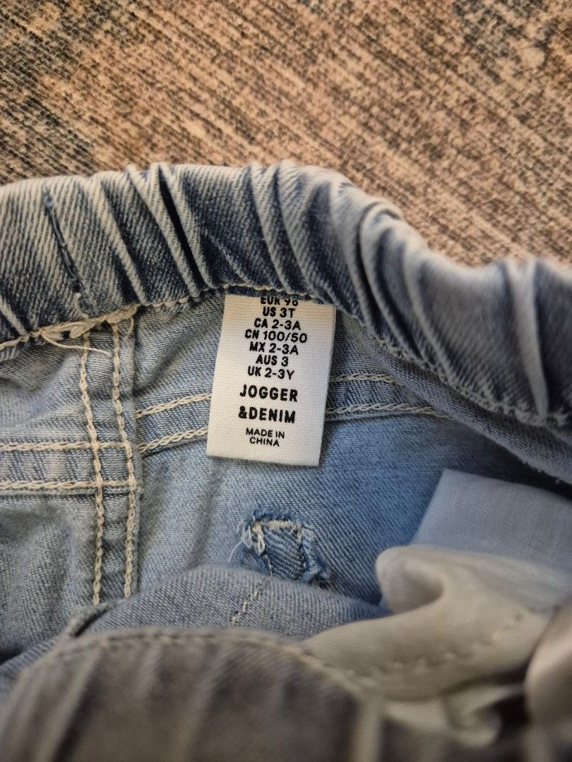 Size 3T - H&M Denim Joggers (Category: Babies & Kids Fashion) located in Paranaque City. Submitted by nik_dc (Listing ID 1397597646, Image 3). Description: payment via gcash shipping c/o buyer.