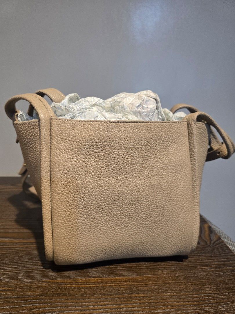 Songmont Song Bag (Category: Shoulder Bags) located in Makati City. Submitted by everydaytrinkets (Listing ID 1397595827, Image 2). Description: Songmont Medium Vegan leather Song Bag Cubing Bag color: cream apricot Like New bought from official songmont website with dustbag.