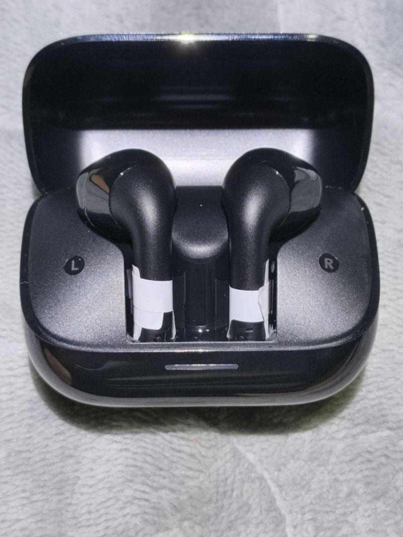 Soundcore by Anker K20i Bluetooth Earbuds (Category: Earphones) located in Marikina City. Submitted by jake.galang.evangelista (Listing ID 1397588548, Image 1). Description: Soundcore K20i by Anker Brand New! Opened to take photos only IPX5 Water Resistant Sticker seal on each earbuds still intact to cover charging pin contacts as this is still new Check video on comments section Selling for only 600 pesos Location: Lower Antipolo.