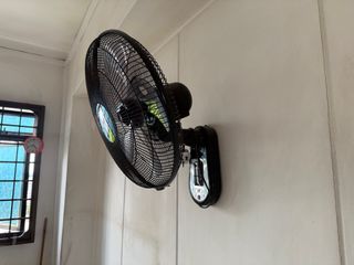 (Category: ) located in . Submitted by bigbumbly (Listing ID 1397742559, Image 1). Description: .