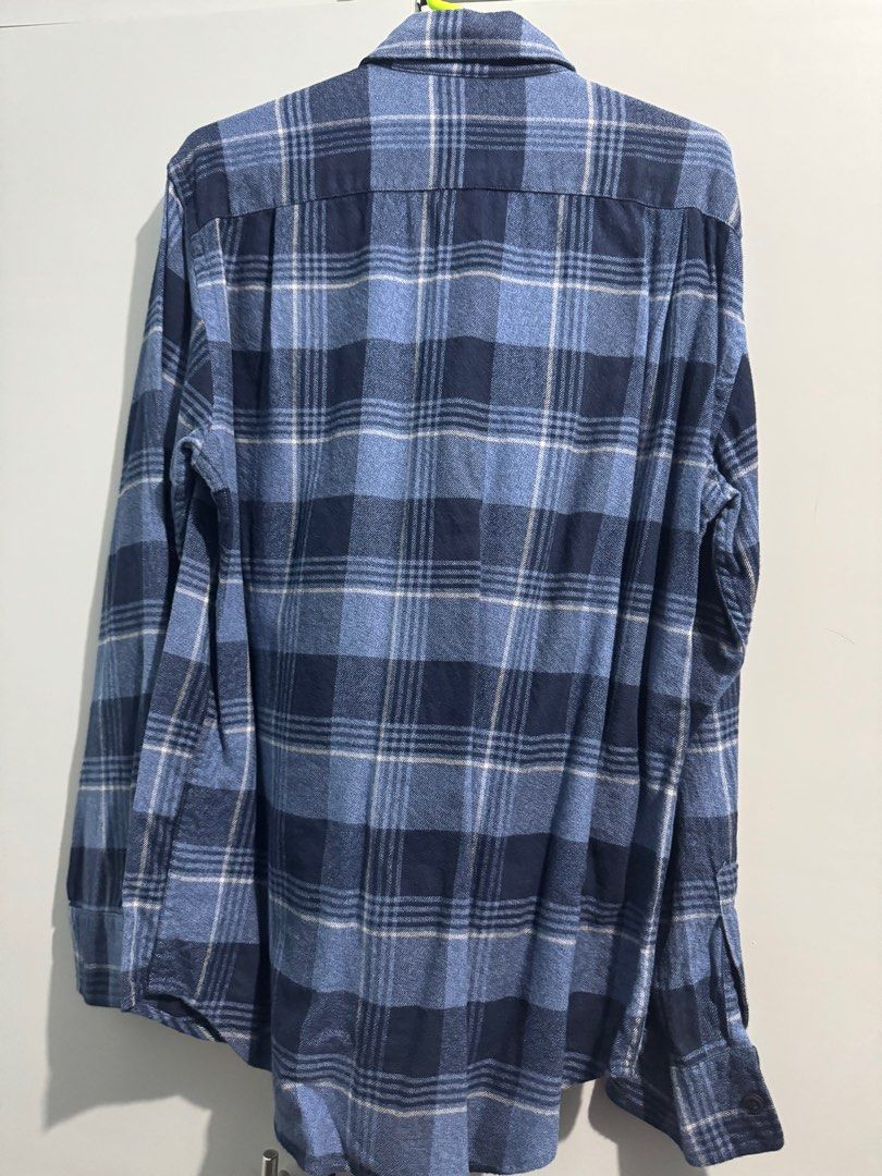 Uniqlo Flannel Men Long Sleeves (Category: Tshirts & Polo Shirts ) located in Marikina City. Submitted by wizardwheezes05 (Listing ID 1397697207, Image 2). Description: No longer fits me. Worn once or twice only Still in good condition RFS: decluttering Will give discount if will buy 2 or more items from my listing ☺️.