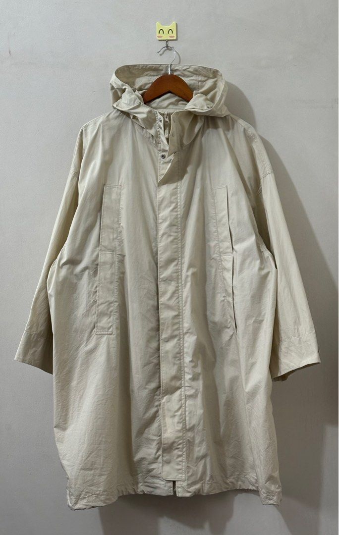 Uniqlo Trench Coat Men Medium (Category: Coats, Jackets and Outerwear) located in Balanga. Submitted by winterlab_ph (Listing ID 1397664608, Image 3). Description: Width 29 Length 39.