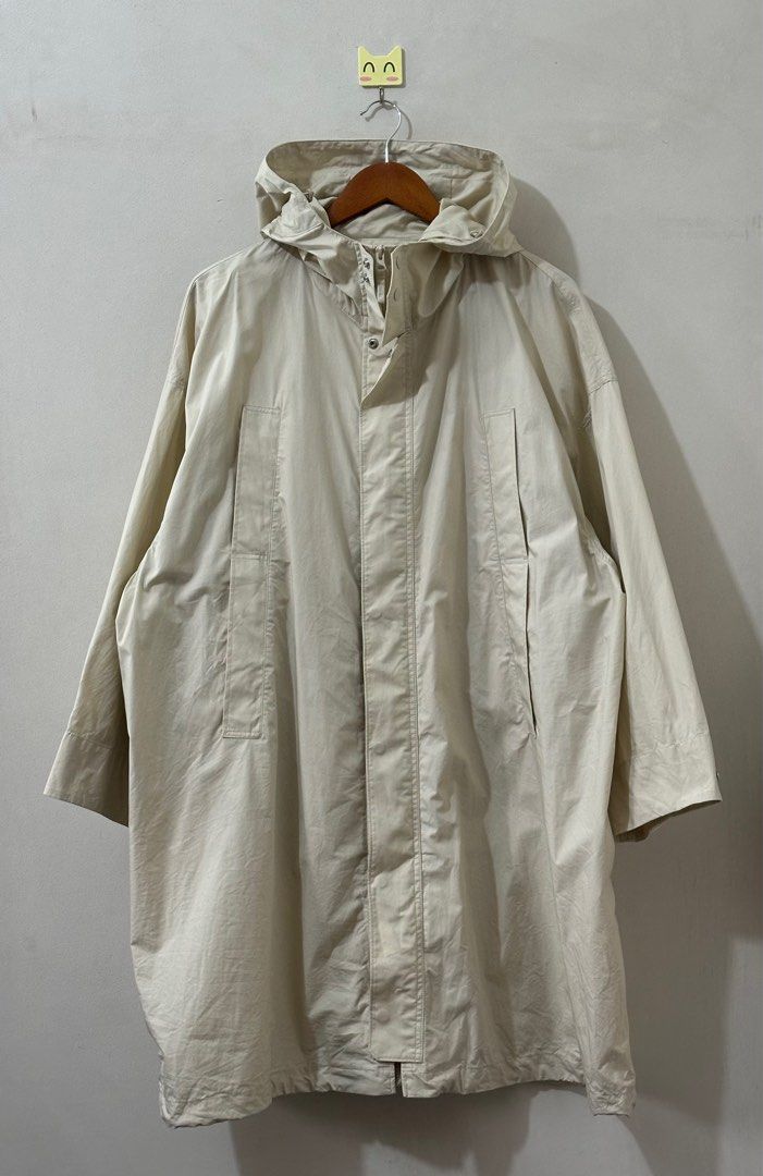 Uniqlo Trench Coat Men Medium (Category: Coats, Jackets and Outerwear) located in Balanga. Submitted by winterlab_ph (Listing ID 1397664608, Image 2). Description: Width 29 Length 39.