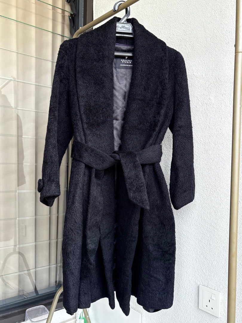 Winter jacket (Category: Coats, Jackets and Outerwear) located in Shah Alam. Submitted by suezulkafly (Listing ID 1397700160, Image 2). Description: Already dry cleaned..
