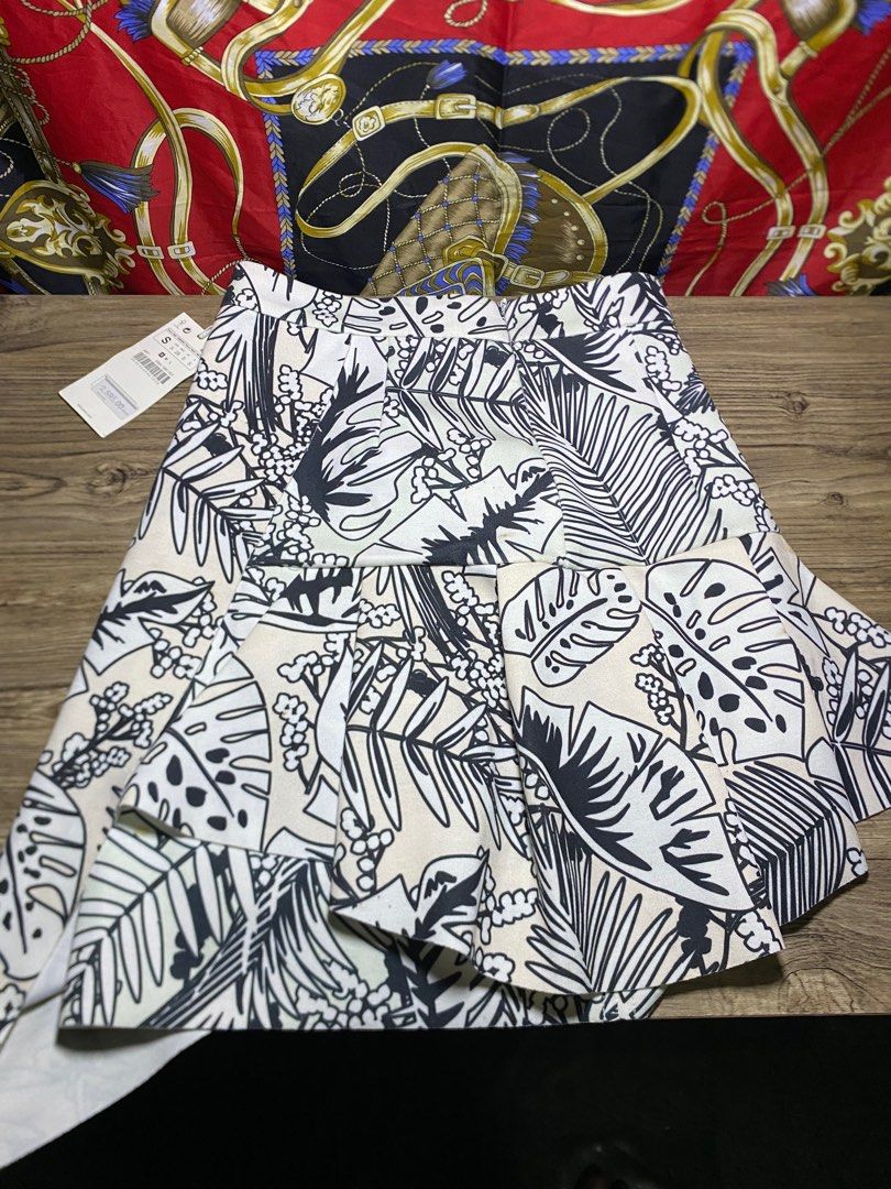 Zara W&B Collection Beige Skirt (Category: Skirts) located in Manila. Submitted by nickicks. (Listing ID 1397755492, Image 2). Description: Brand new Deadstock, with spot stains. Need quick wash Size : 24 / Small Zipper is working 1,500 Location : Taguig City Cod via lalamove or LBC .