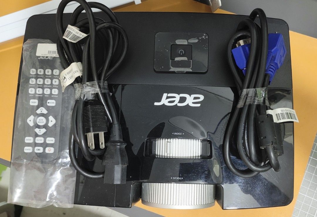 Acer X113P Projector Complete (Category: Projectors) located in Quezon City. Submitted by goodsfree (Listing ID 1397948289, Image 2). Description: Ready for plug-and-play viewing. This 3,000-Lumen DLP Projector is perfect for presentations or casual home theater. What's Included: * Acer X113P Projector * Accessories: Power Cord, VGA Cable, Remote Control. * Setup Gear: Universal Wall/Ceiling Mount Bracket. Key Specs: * Brightness: 3,000 ANSI Lume