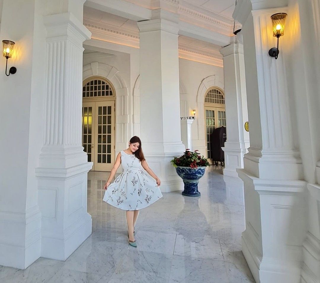 Beautiful floral dress (Category: Dresses) located in Manila. Submitted by artisanhomes (Listing ID 1397843873, Image 1). Description: Very beautiful flattering floral dress bought in Singapore. wore twice only. size L well made, high quality material MOVING OUT SALE .