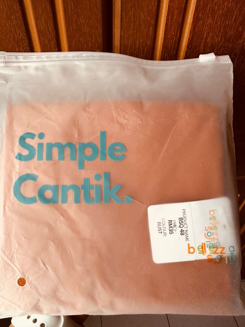 Bellezza Sofia 48 - Rust (Category: Hijabs) located in Shah Alam. Submitted by marmora3 (Listing ID 1397784839, Image 2). Description: - New Bellezza Sofia 48 inch - Rust color - Still in original packaging - Original Price: RM35.