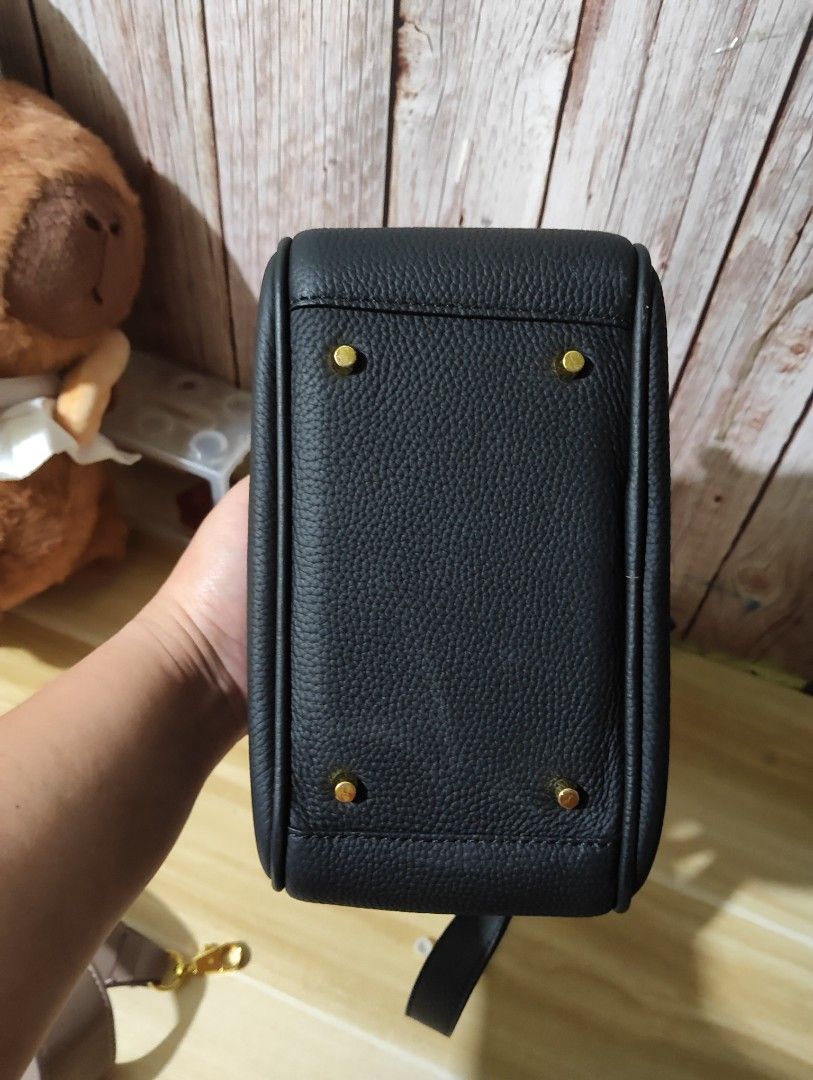 Black Handbag with Gold Hardware Lindy (Category: Luxury Bags & Wallets) located in Manila. Submitted by mayparaiso (Listing ID 1397848024, Image 3). Description: selling this original cowhide. design ins. Lindy small size can fit phone and wallet inside bought from china.