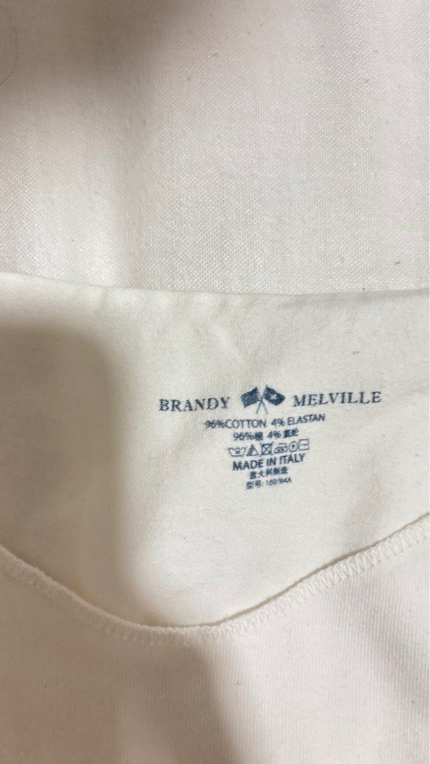 Brandy Melville White Long Sleeve Top (Category: Longsleeves) located in Mandaluyong City. Submitted by mdoggg___ (Listing ID 1397880451, Image 2). Description: - Brand: Brandy Melville - Style: Long sleeve top - Color: White Buyer to arrange pickup from Mandaluyong.