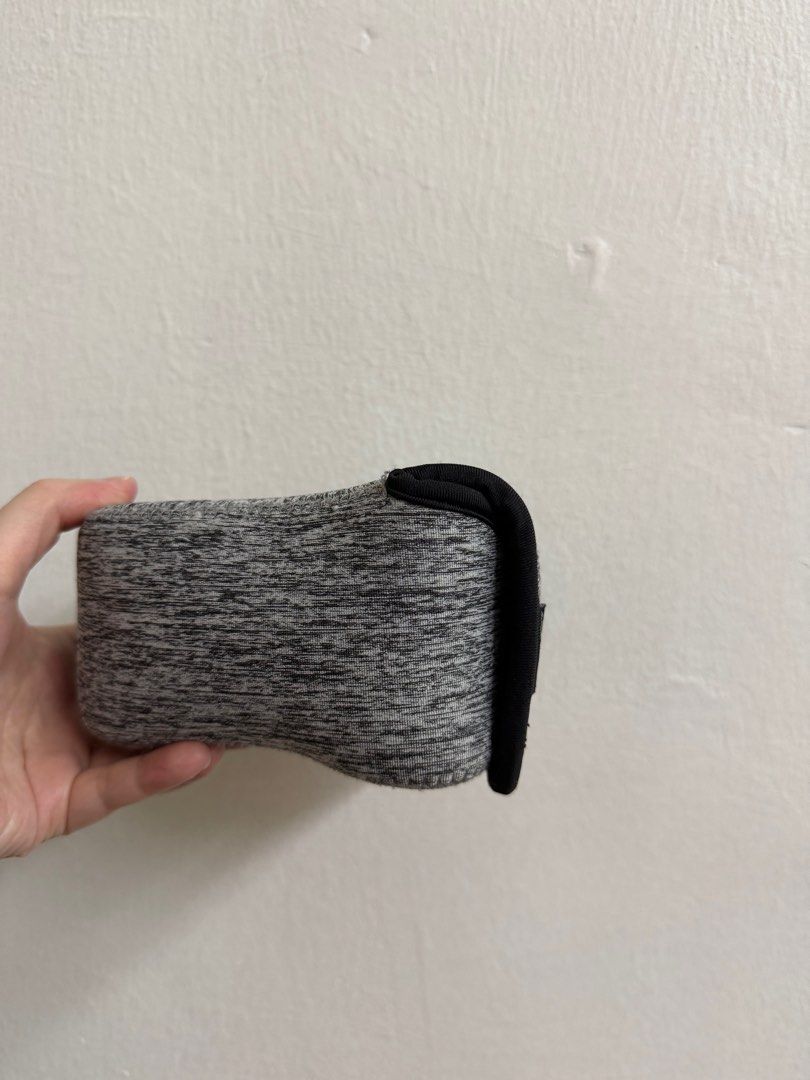 Camera Pouch (Medium) (Category: Camera Bags & Carriers) located in Kuala Lumpur. Submitted by ladygrey77 (Listing ID 1397870882, Image 2). Description: - Compatible with Fujifilm X-T50, X-M5, or similar model. - Stylish gray and black color scheme. - Padded interior for lens safety. - Secure closure to keep your lens safe. - Durable, protective material..