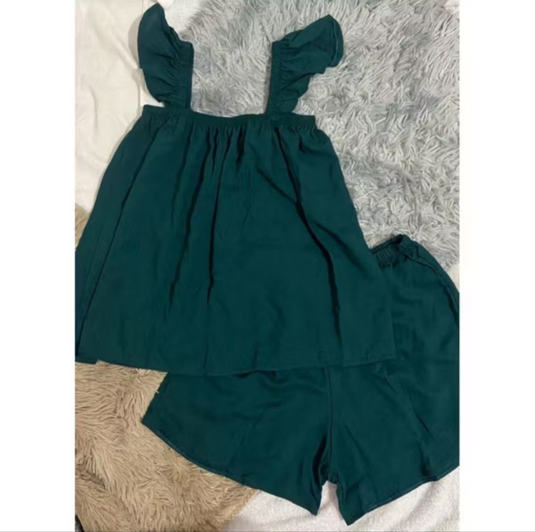 Challis Butterfly Terno 1 side pocket (Category: Sets or Coordinates) located in Pateros City. Submitted by Mixed.Selection (Listing ID 1397888025, Image 2). Description: Color: Emerald green Free size In good condition 📍 Pateros, Metro Manila 🚚 Shipping via (J&T / Lalamove / Grab).