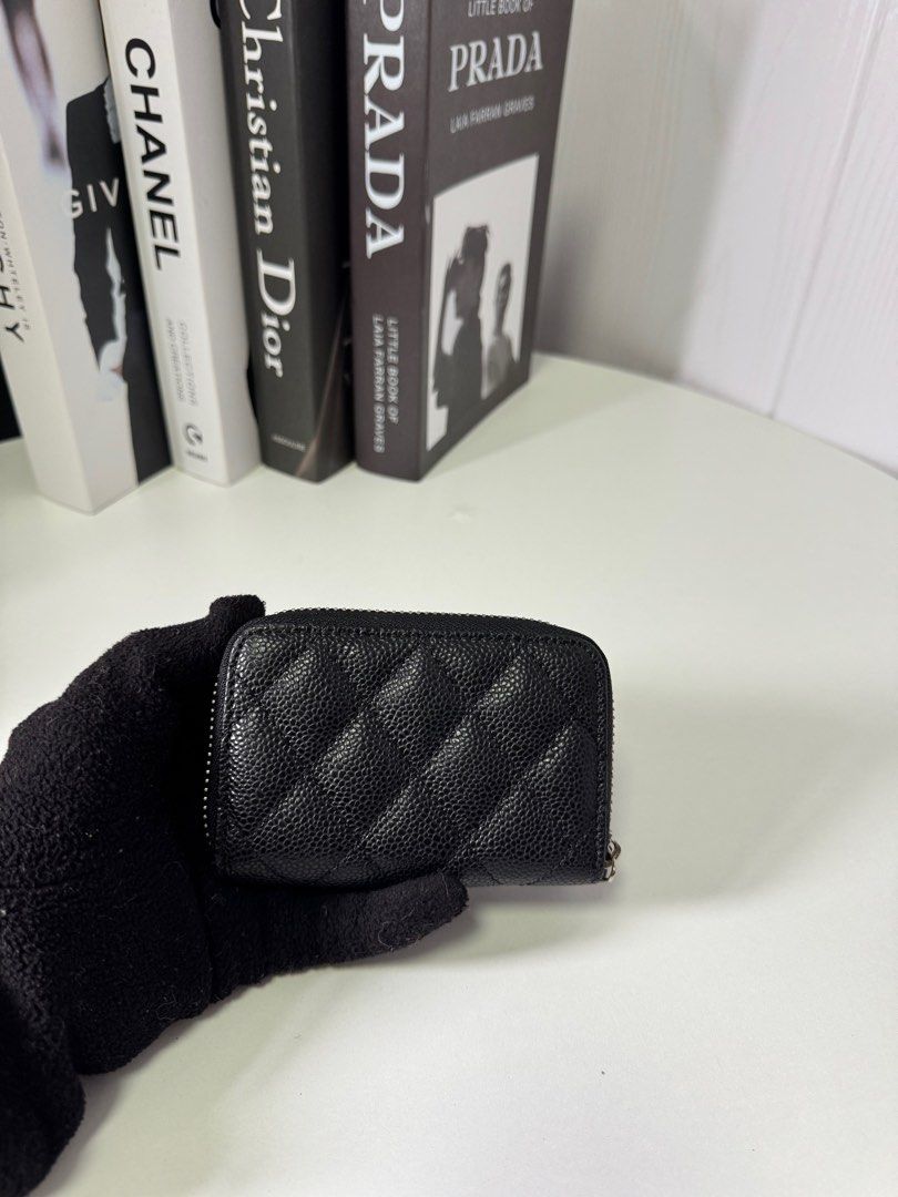 Chanel Zip Card Holder (Category: Luxury Bags & Wallets) located in Baguio. Submitted by luxe2600 (Listing ID 1397971773, Image 2). Description: GWP - Authentic Chanel card holder - Black color - Quilted design - Iconic Chanel logo - Gold-toned zipper - Multiple compartments - Grained leather.