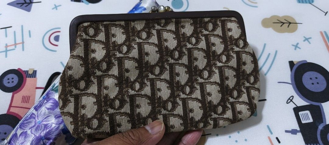 Christian Dior Umbrella x Pouch (Category: Umbrellas) located in Polomolok. Submitted by dkljapansurplus (Listing ID 1397936250, Image 3). Description: Christian Dior folded umbrella Christian Dior Trotter Coin Purse Mula japan lahat 2pcs Freeshipping.
