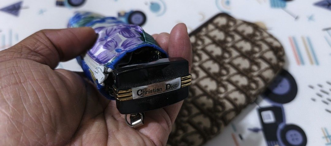 Christian Dior Umbrella x Pouch (Category: Umbrellas) located in Polomolok. Submitted by dkljapansurplus (Listing ID 1397936250, Image 2). Description: Christian Dior folded umbrella Christian Dior Trotter Coin Purse Mula japan lahat 2pcs Freeshipping.