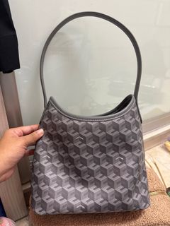 (Category: ) located in . Submitted by bfhpreloved (Listing ID 1397913397, Image 1). Description: .