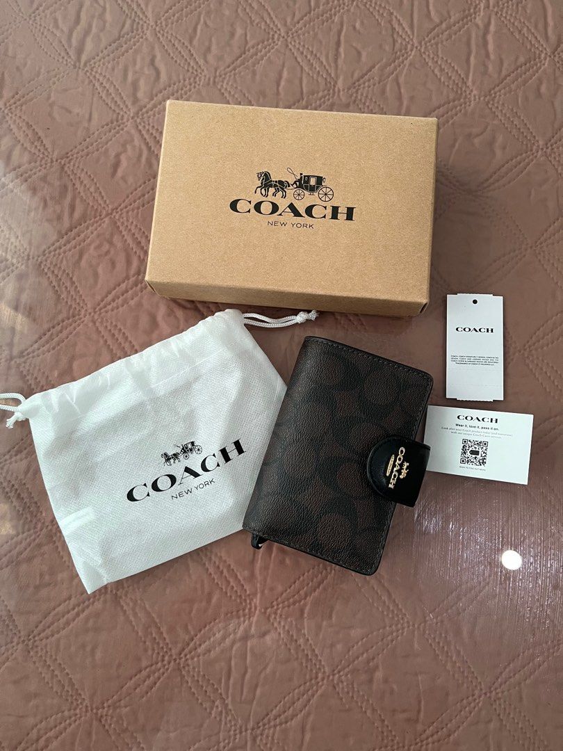 Coach medium corner zip wallet in Signature Canvas (Category: Luxury Bags & Wallets) located in Cabuyao City. Submitted by yhaniesgph (Listing ID 1397929168, Image 1). Description: Bought in Singapore coach outlet. Comes with box, care card and dust bag. With minimal rubs. PM for more photos. Rfs: declutterring .