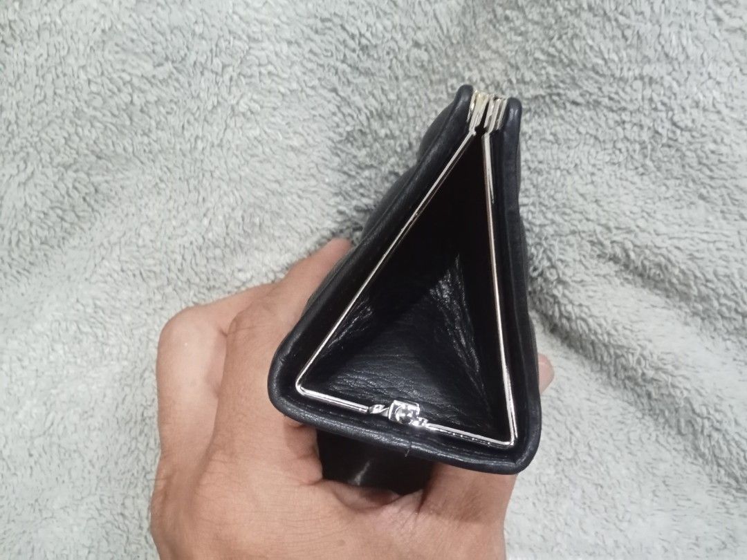 Coin purse (Category: Luxury Bags & Wallets) located in Malabon City. Submitted by tey-salao-8 (Listing ID 1397825229, Image 3). Description: Hanae Mori coin purse wallet... please Pm me for more details 😉🙏☝️.