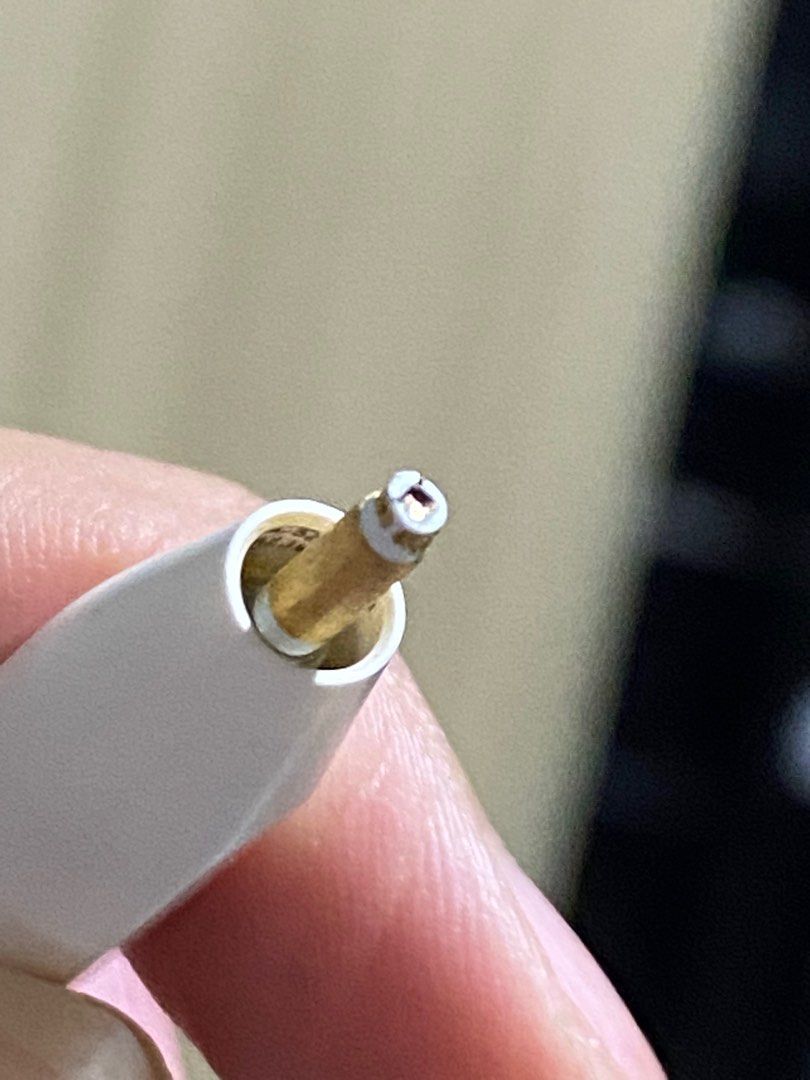 defective 2nd GEN Apple pencil tip not included (Category: Other Accessories) located in Manila. Submitted by zileeecloset (Listing ID 1397809693, Image 3). Description: Apple Pencil (2nd Gen) – Defective / For Parts Description: • Apple Pencil 2nd Generation • Fully charges and connects to iPad, double-tap feature works • Defective: Cannot draw/write on iPad • No original box or receipt • Sold as-is, ideal for repair or parts .
