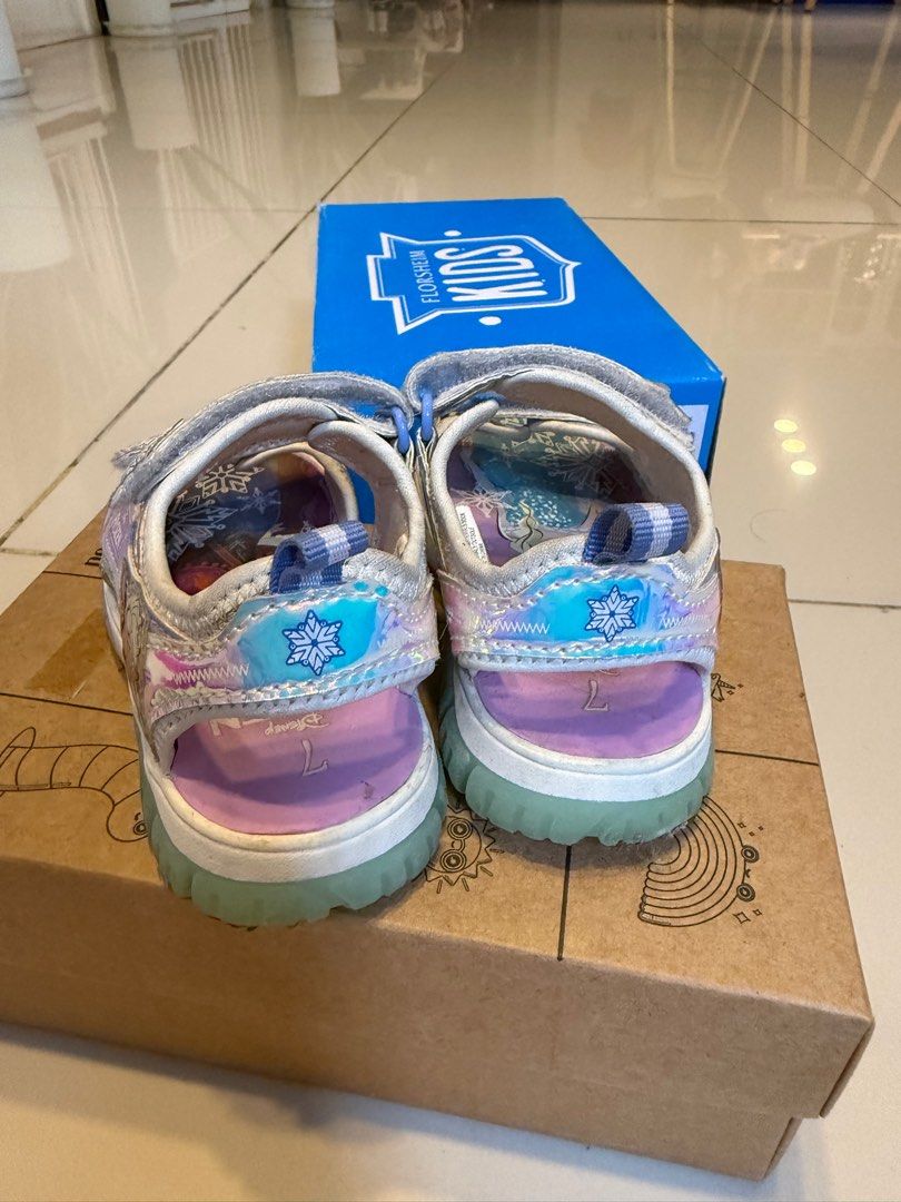 Disney Frozen Light-Up Sandals (Category: Babies & Kids Fashion) located in Kawit. Submitted by dcqm21 (Listing ID 1397870459, Image 3). Description: - Disney Frozen Light-Up sandals - All lights working - Holographic design - Adjustable straps - Size 7 - Bought from Target US - Has signs of usage, manage expectations.