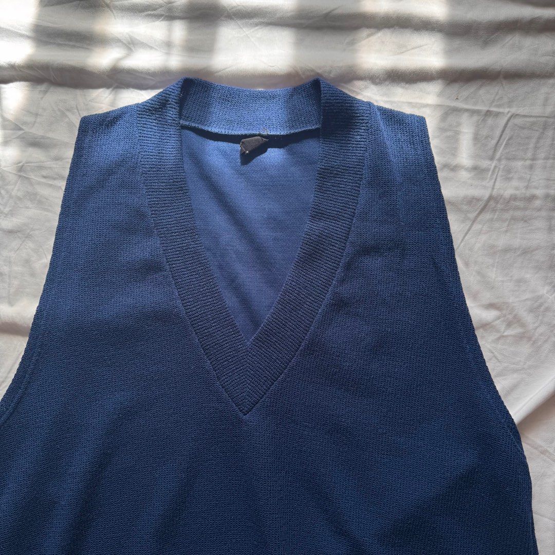 East Waves Navy Blue Vest | L (Category: Vests) located in Manila. Submitted by helloitsjan (Listing ID 1397845796, Image 2). Description: - East Waves navy blue vest - V-neck design - Ribbed hem - Knit fabric - Sleeveless - Solid navy blue color.