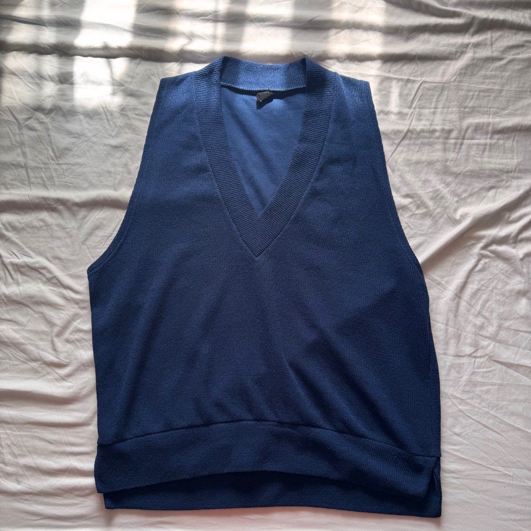East Waves Navy Blue Vest | L (Category: Vests) located in Manila. Submitted by helloitsjan (Listing ID 1397845796, Image 3). Description: - East Waves navy blue vest - V-neck design - Ribbed hem - Knit fabric - Sleeveless - Solid navy blue color.