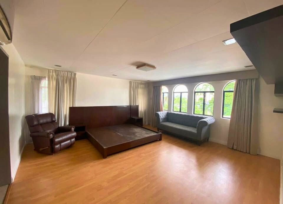 (Category: ) located in . Submitted by thatsbrokerraven (Listing ID 1397832124, Image 1). Description: .