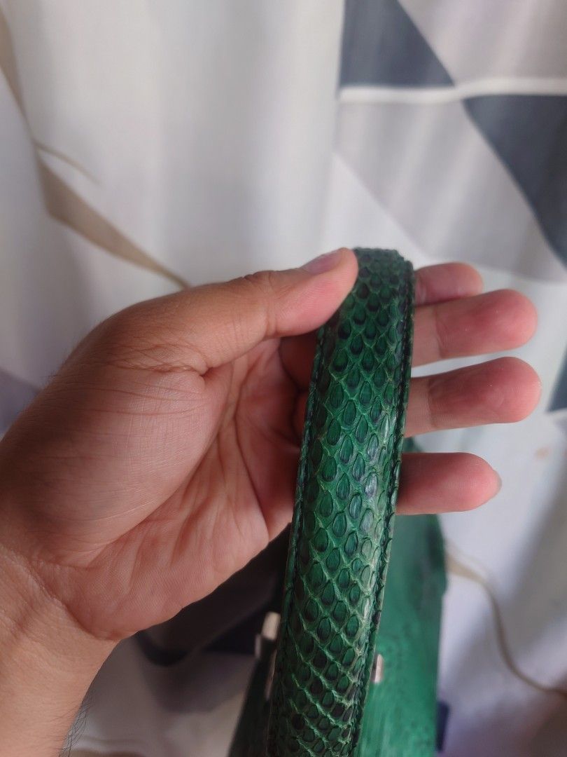 Green Snakeskin Handbag (Category: Purses & Pouches) located in Caloocan City. Submitted by thon0806 (Listing ID 1397817567, Image 2). Description: - Green snakeskin pattern - Top handle - Rectangular shape - Silver clasp and hardware - Interior zippered pocket - Leather construction .