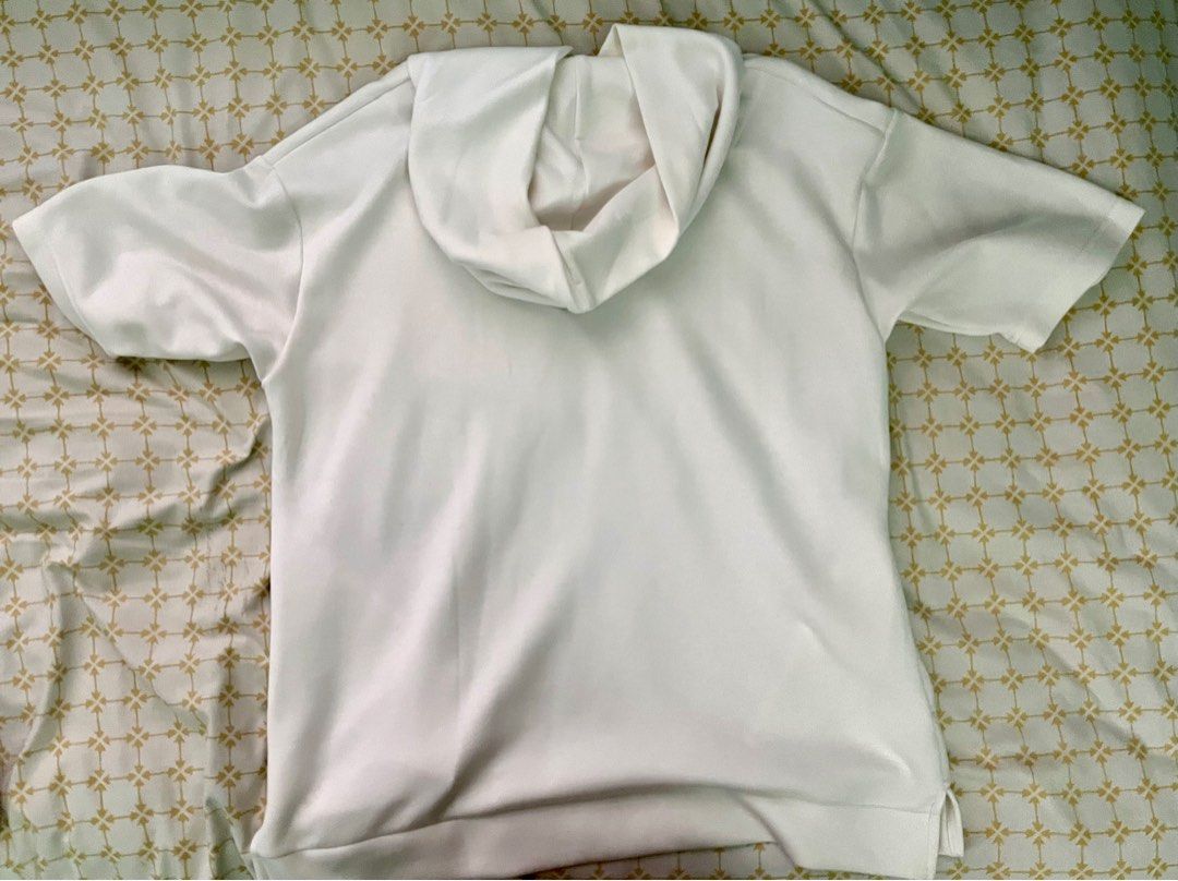 GU White Short Sleeve Hoodie (Category: Coats, Jackets and Outerwear) located in Quezon City. Submitted by mcrivera8 (Listing ID 1397970692, Image 2). Description: - GU white short sleeve hoodie (bought in Japan) - Size: M - Features a hood - Relaxed fit (feels like large) - Ideal for casual wear.