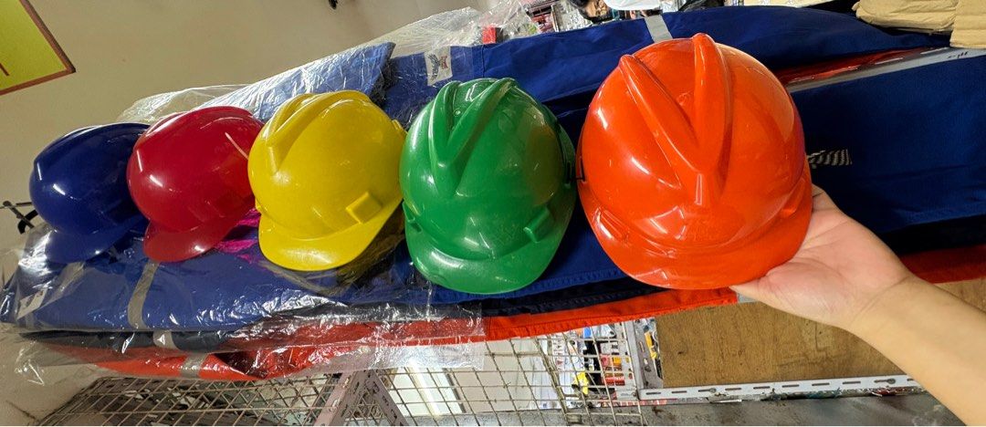 Hard hat for kids & adults (Category: Caps & Hats) located in Manila. Submitted by mry_rfl (Listing ID 1397912032, Image 1). Description: .