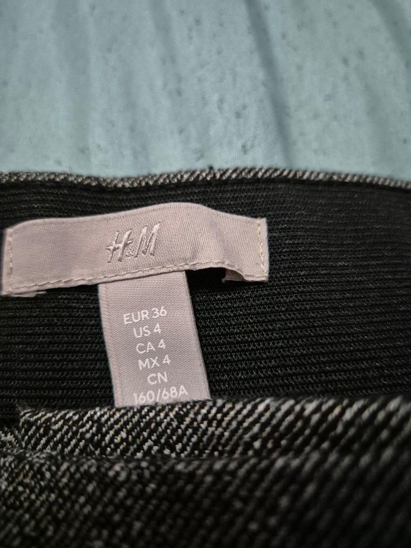 H&M Wide Leg Trousers (Category: Other Bottoms) located in Rodriguez. Submitted by DelaC (Listing ID 1397862978, Image 2). Description: - H&M wide-leg trousers - Size: EUR 36, US 4, CA 4, MX 4 - Classic design - Comfortable fit - Neutral color - easy to pair - Woven fabric.