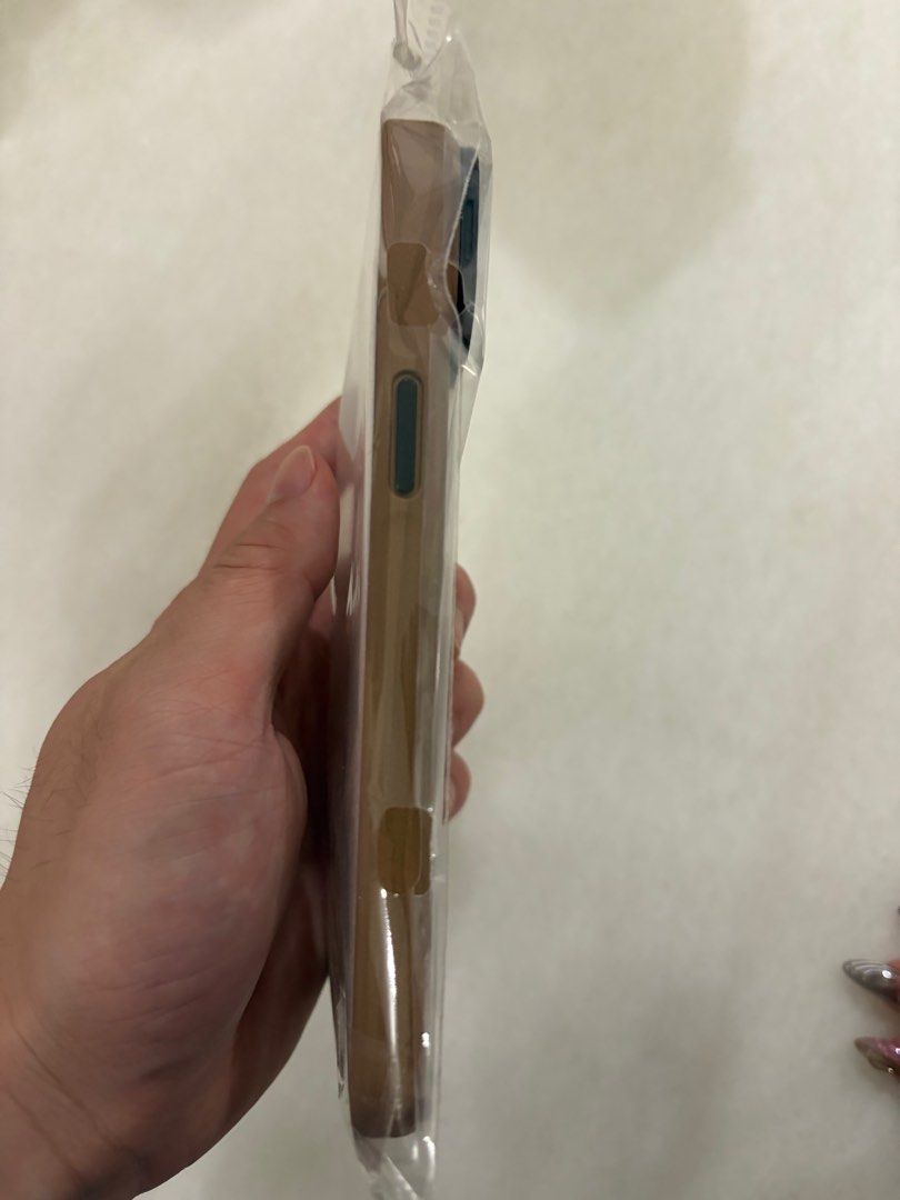 iPhone 15 plus case (Category: Cases & Sleeves) located in Singapore. Submitted by augustine.gwj (Listing ID 1397953721, Image 3). Description: Buy wrong size. Come n take FOC at my convenience .