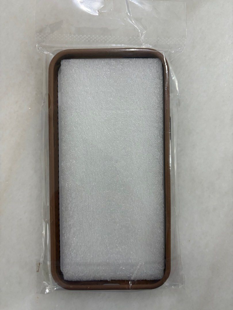 iPhone 15 plus case (Category: Cases & Sleeves) located in Singapore. Submitted by augustine.gwj (Listing ID 1397953721, Image 2). Description: Buy wrong size. Come n take FOC at my convenience .